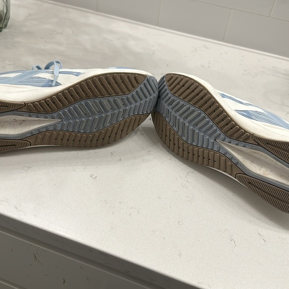 Reebok ProRide Cush women’s running shoes size 9 worn twice at the office. - Picture 4 of 5